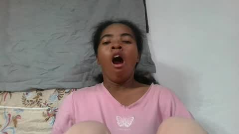 lydie856696 online show from August 12, 6:54 pm