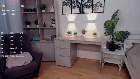 simply Eliza  online show from August 15, 10:41 am