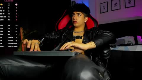 Lyle Bennett online show from July 27, 10:04 pm