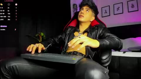 Lyle Bennett online show from August 6, 2:54 am