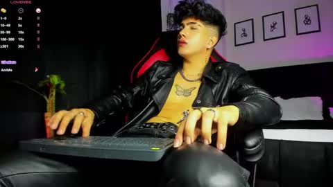 Lyle Bennett online show from August 12, 7:49 pm