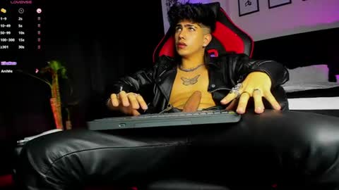 Lyle Bennett online show from August 12, 11:07 pm