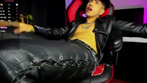 Lyle Bennett online show from August 14, 6:44 pm