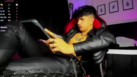 Lyle Bennett online show from August 14, 11:08 pm