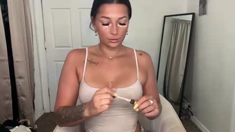 Lylee online show from August 14, 5:27 pm