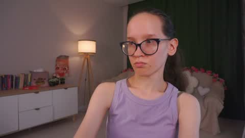 Sara online show from August 8, 8:42 pm