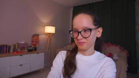 Sara online show from August 12, 4:09 pm