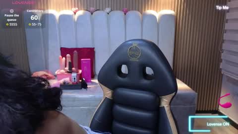 lynn_turner_ online show from July 30, 2:13 pm