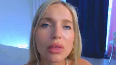 Lana online show from August 3, 4:52 am