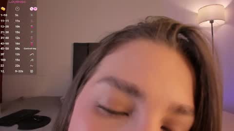 lynnsam_ online show from June 28, 9:07 pm