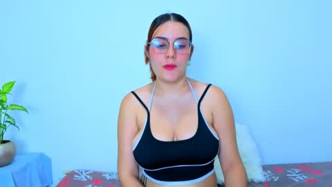 Lyra Carter online show from August 4, 9:17 am