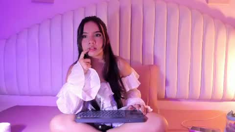 isabella online show from August 11, 2:52 pm