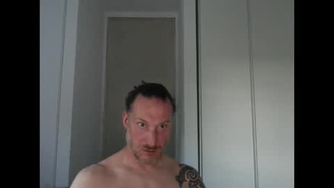 m4rduk81 online show from May 11, 4:42 pm