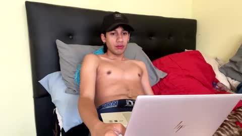 m_hiddenx online show from April 26, 1:40 pm