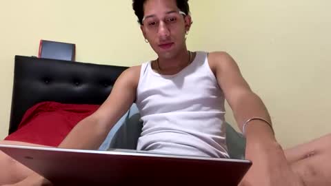 m_hiddenx online show from May 16, 1:49 am
