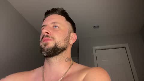 m_stephen online show from August 8, 11:27 pm