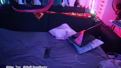 Mac  Cara online show from August 3, 6:48 pm