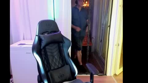 Andy online show from August 1, 9:32 pm