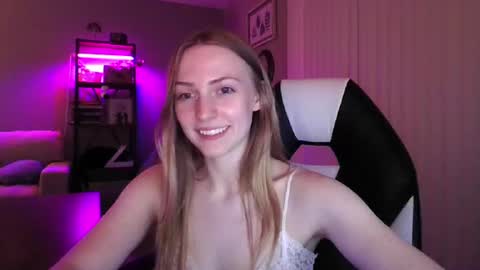 Macie Lee online show from August 6, 9:30 am