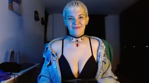 Mackezie and Noah online show from March 9, 11:45 pm