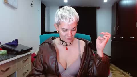 Mackezie and Noah online show from March 18, 5:24 am