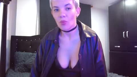 Mackezie and Noah online show from March 25, 5:35 am