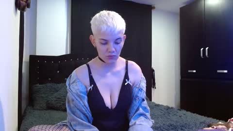 Mackezie and Noah online show from March 27, 10:38 pm