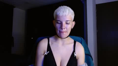 Mackezie and Noah online show from March 28, 6:31 am