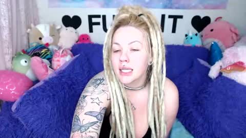 Mackenzie Wolfe online show from July 27, 7:03 am