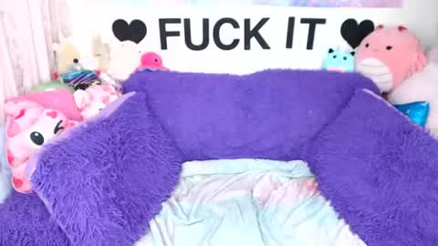 Mackenzie Wolfe online show from August 12, 5:43 am