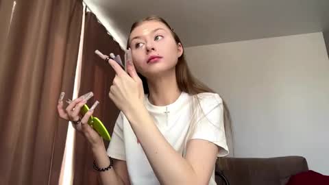 Mia online show from March 17, 8:52 am