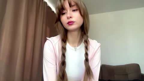 Mia online show from March 18, 8:20 am