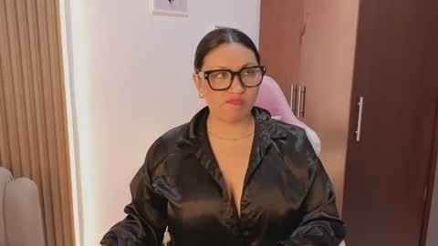 Madam Rose online show from August 14, 4:05 am