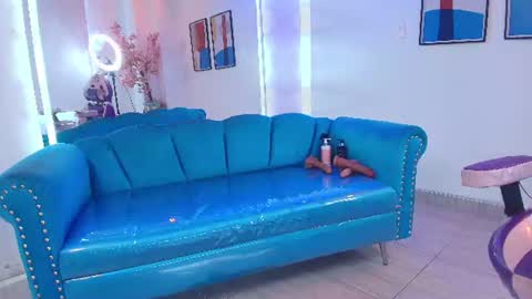 Madame Scarllet  online show from August 14, 4:10 pm