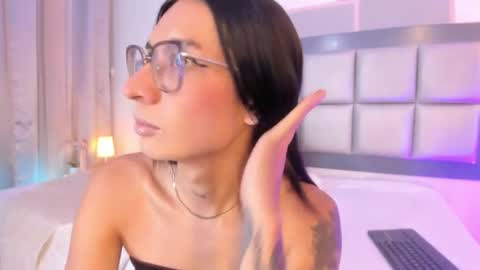 Maddie Ray online show from August 8, 2:28 pm