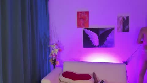 MaddieLee online show from April 17, 3:46 am