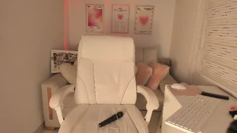maddy_bronw online show from July 23, 1:52 am