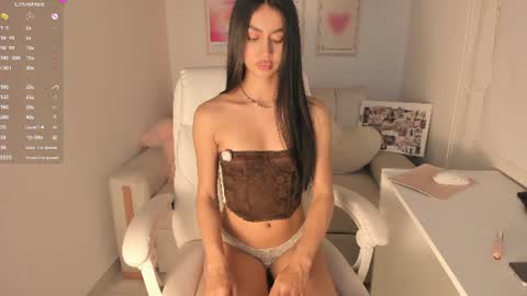 maddy_bronw online show from August 12, 1:52 am