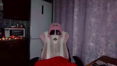 madelaines online show from August 4, 10:29 pm