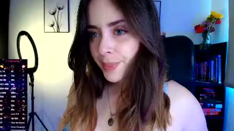 madelamee online show from August 5, 9:02 pm