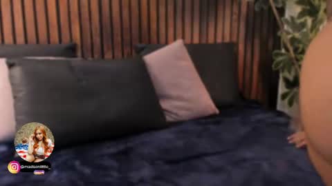 Madi  online show from August 12, 1:02 pm
