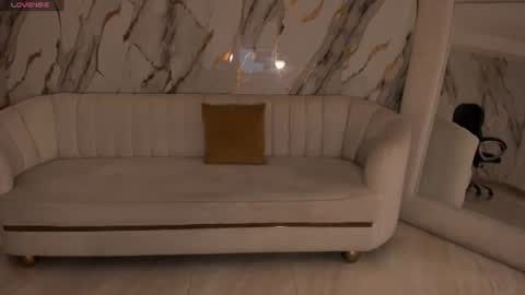 Madison Kane online show from August 2, 10:55 am