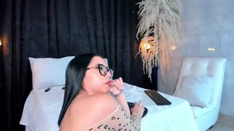 madisonyeduar online show from July 30, 3:41 pm