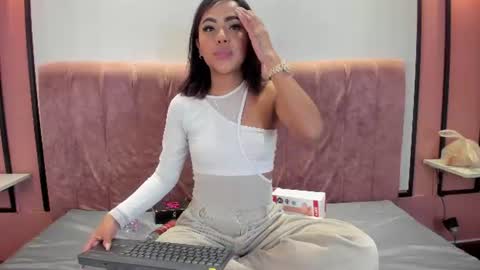 madisson_thompson_ online show from August 4, 3:58 am