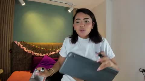 madisson_thompson_ online show from August 5, 4:43 am