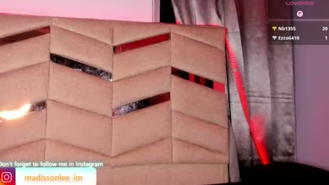madissonlee__ online show from August 8, 11:38 pm