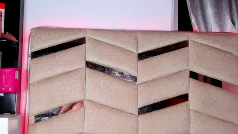 madissonlee__ online show from August 13, 11:30 pm