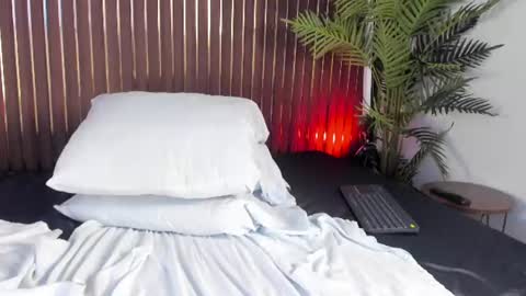  Madii  online show from August 13, 6:27 am