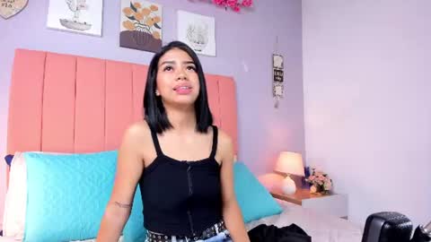mady_m00n online show from August 14, 1:04 pm