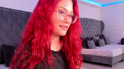 Mae Lyra online show from August 3, 6:04 pm